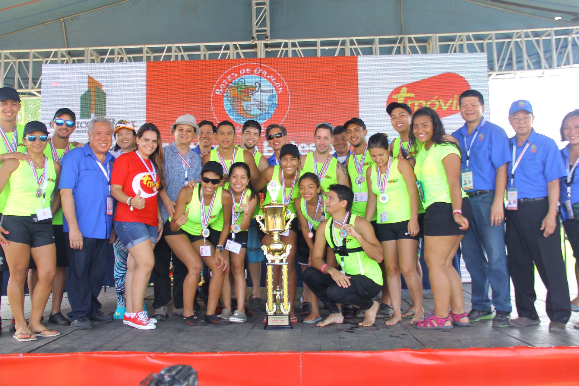 campeones festival de bote de dragon